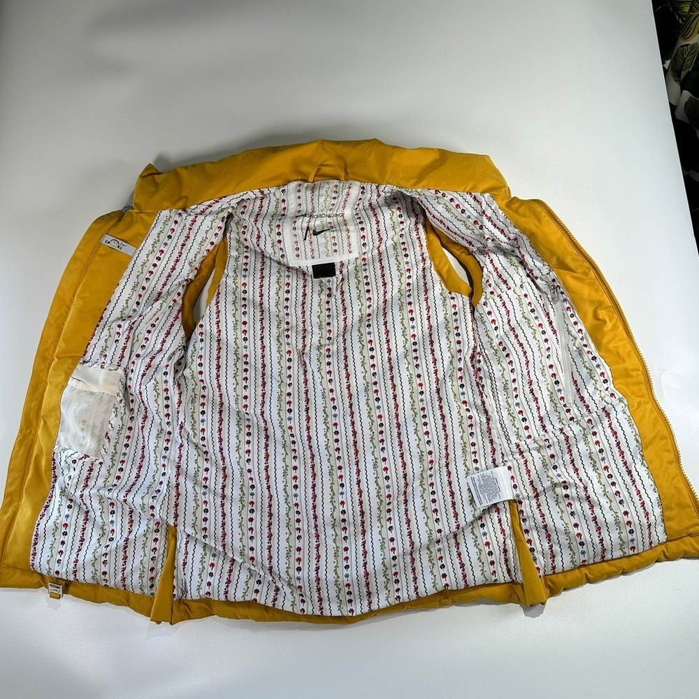 Nike down puffer vest warm insulated chevron outdoor layer XS yellow - Picture 6 of 15